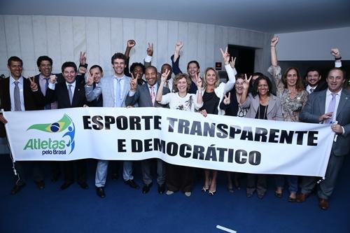 Grupo comemora aprovação da MP 620 / Foto: Rafael Carvalho